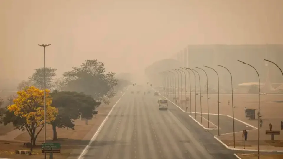 Ar do DF em alerta: Justiça cobra ações do GDF sob risco de multa milionária