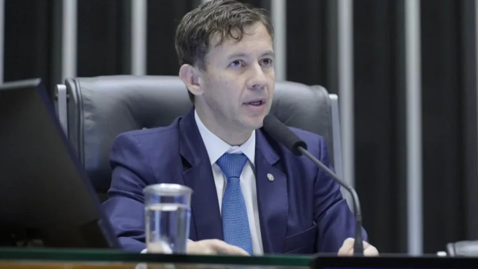 PF apura desvio de R$ 912 mil em emendas e mira deputado federal