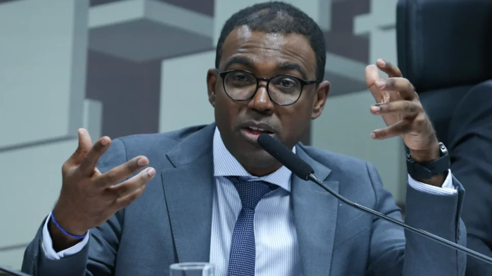 Banco Master tinha só R$ 4 milhões em caixa apesar de R$ 80 bilhões em ativos, afirma BC