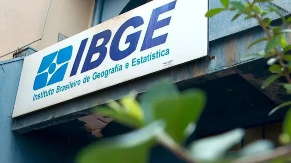 IBGE: desligamentos e mudanças no cálculo do PIB elevam crise interna