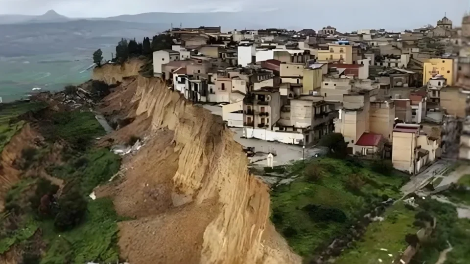 Cidade na Itália fica ‘à beira do abismo’ após tempestade