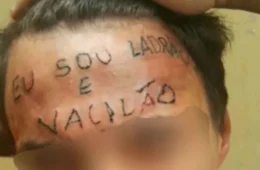 ‘Ladrão e vacilão’: jovem com tatuagem na testa é preso novamente