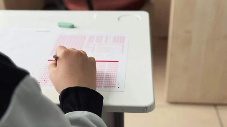 Concursos 2026: veja lista de órgãos com vagas federais, estaduais e municipais