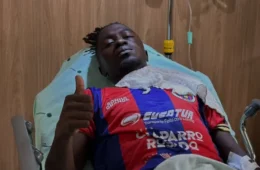 Karl Mboudou passa por exames após lesão e permanece em observação