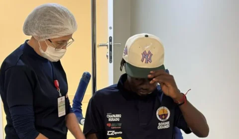 Karl Mboudou passa por cirurgia facial e recebe alta hospitalar