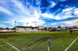Estádio Aglair Tonelli tem iluminação noturna restaurada e fica apto para jogos à noite