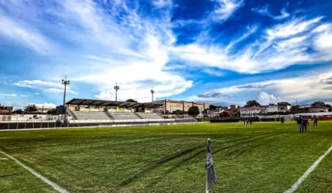 Estádio Aglair Tonelli tem iluminação noturna restaurada e fica apto para jogos à noite
