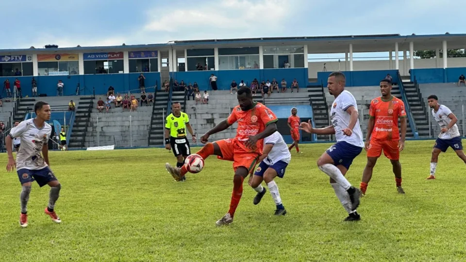 Laranja mecânica! Guaporé bate o Barcelona por 2 a 0 no Aluizão, em Porto Velho