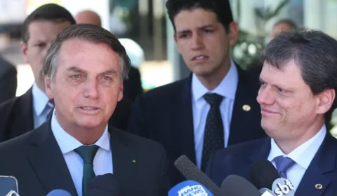 Defesa de Bolsonaro quer liberar visita de Tarcísio e aliados ao ex-presidente