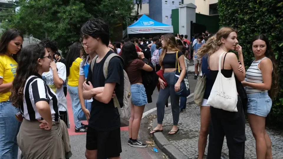 Pé-de-Meia Licenciaturas 2026 abre pré-inscrições e oferece até 12 mil bolsas