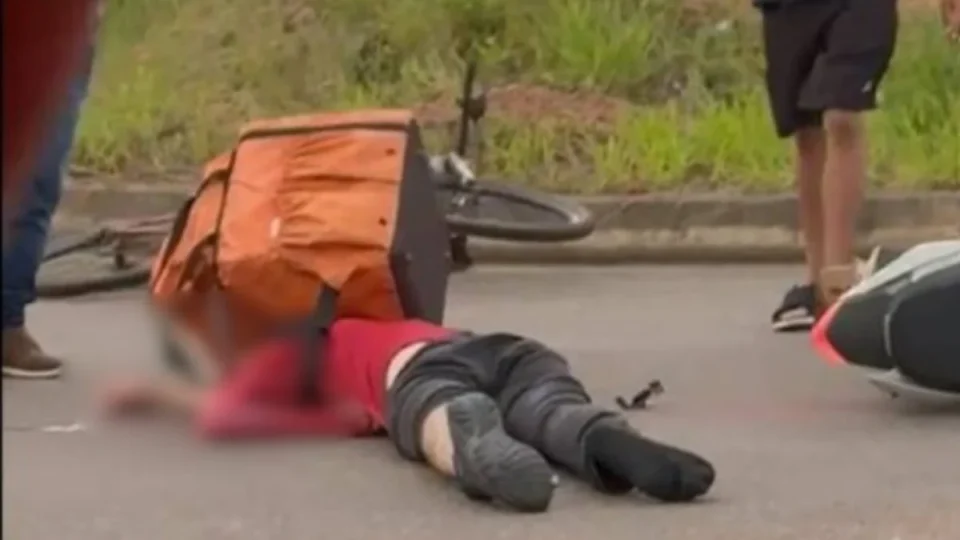 Motociclista perde controle em rotatória, cai e é socorrido pelos bombeiros em Vilhena