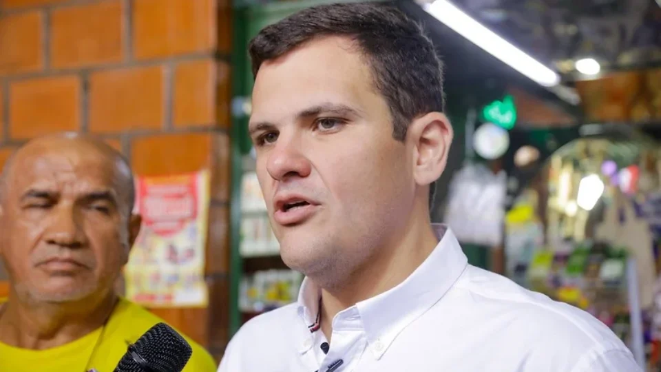 Vice-prefeito de Manaus se solidariza com vítimas de naufrágio no Encontro das Águas