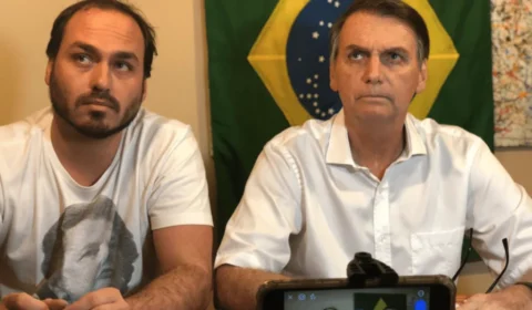‘Abatido, apático e soluçando’: Carlos Bolsonaro descreve visita ao pai na Papuda