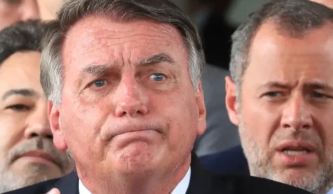 Bolsonaro e generais devem enfrentar pedido de expulsão das Forças Armadas