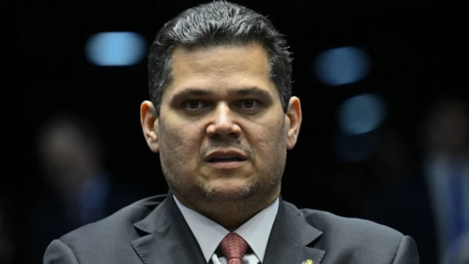 Dança, política e filiação: Alcolumbre chama atenção em evento no Amapá; veja vídeo