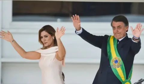 Em manuscrito, Bolsonaro celebra 18 anos de casado com Michelle: ‘sou 100% fiel’