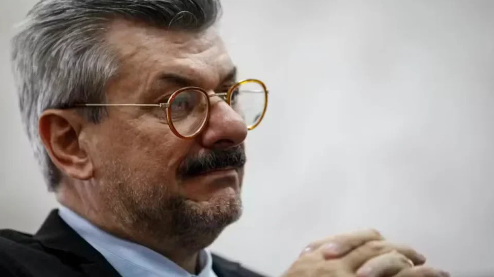 Salário de ministro afastado vira alvo de representação no MPTCU