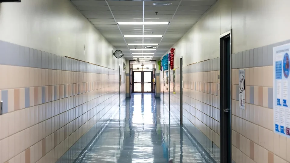 Brasileiro salva 15 alunos durante tiroteio em escola no Canadá