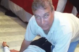 Ex-príncipe Andrew é solto após prisão no Reino Unido em meio a investigação ligada a Epstein