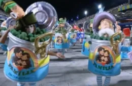 Flávio Bolsonaro e oposição reagem ao rebaixamento de escola que fez homenagem a Lula