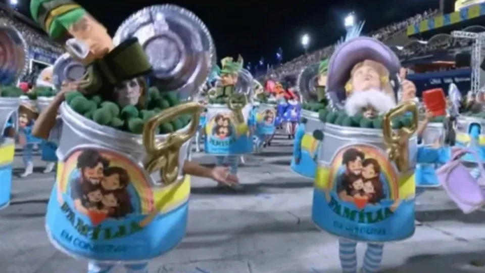 Flávio Bolsonaro e oposição reagem ao rebaixamento de escola que fez homenagem a Lula