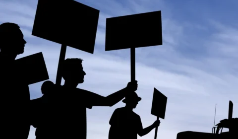 Greve na Argentina reúne sindicatos contra reforma de Milei; entenda