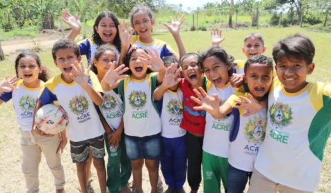 Mais de 130 mil alunos voltam às aulas na rede estadual do Acre nesta segunda-feira (23)