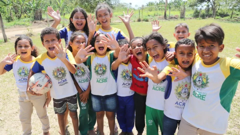 Mais de 130 mil alunos voltam às aulas na rede estadual do Acre nesta segunda-feira (23)