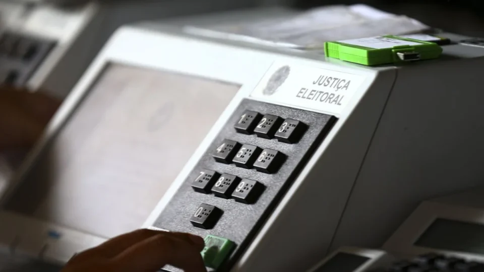 Calendário eleitoral exige afastamento de cargos para quem pretende disputar eleições em 2026