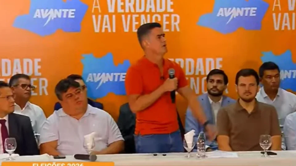 David Almeida anuncia pré-candidatura ao Governo do Amazonas e prevê saída da Prefeitura em abril
