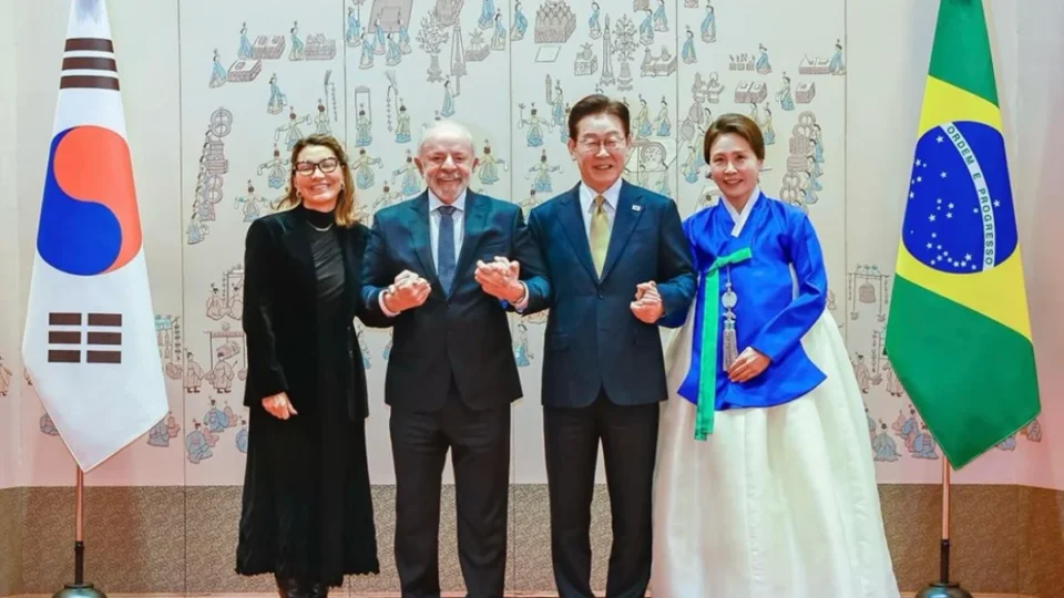 Lacre nos celulares e pot-pourri de Bob Marley: a noite de Lula na Coreia do Sul