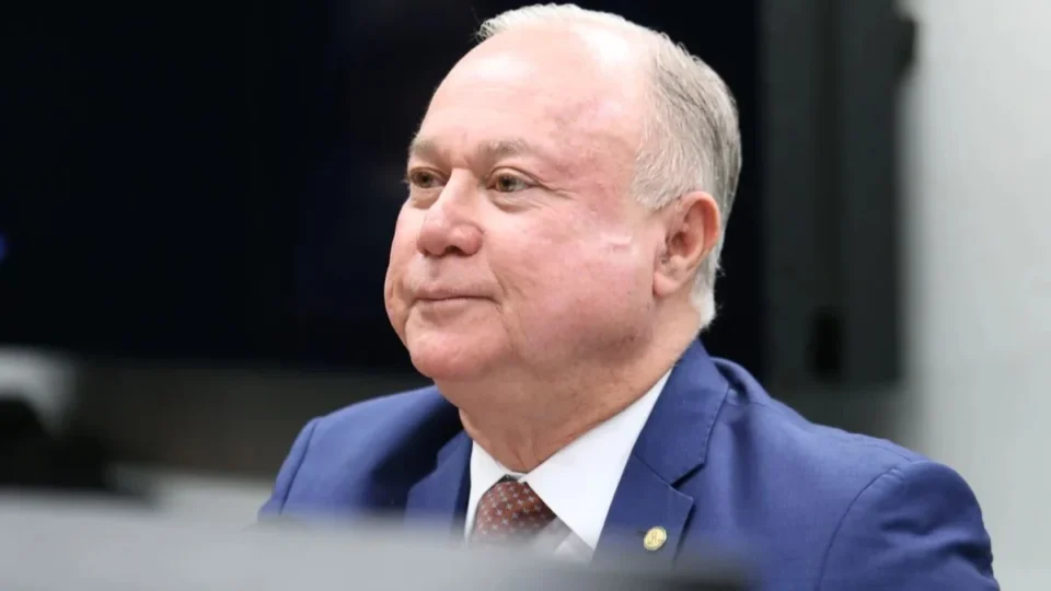 Relator do fim da escala 6×1 na CCJ é de partido que quer barrar PEC na Câmara; saiba qual