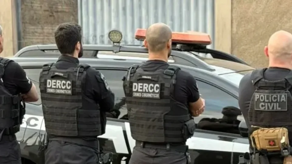 Suspeito com tornozeleira é preso em operação contra golpes com perfis de deputados