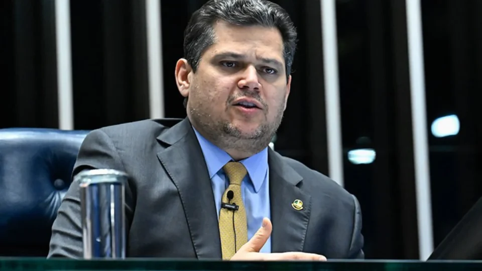 Alcolumbre avalia imagens para decidir sobre sigilo de Lulinha