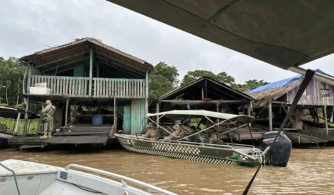 PF destrói 47 estruturas de garimpo ilegal no Rio Madeira