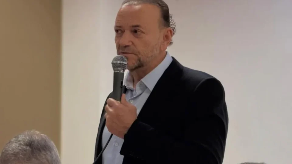 Presidente do PT admite dificuldade com eleitores, mas vê cenário favorável a Lula