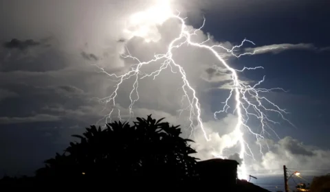 Alerta de “perigo” do INMET prevê chuvas intensas para quase todo o Brasil