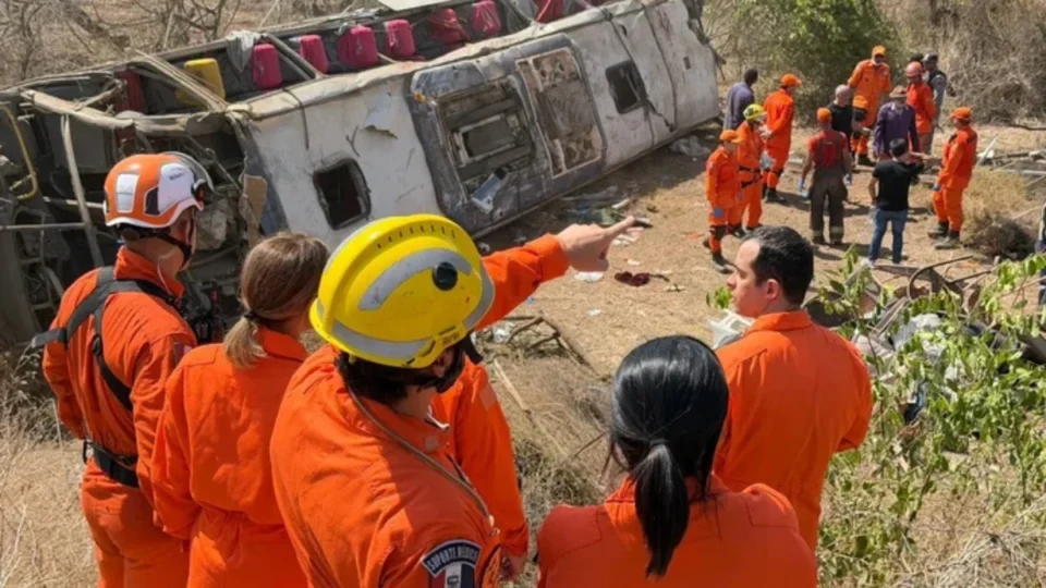 O que se sabe sobre o acidente com ônibus de romeiros que deixou mortos na AL-220