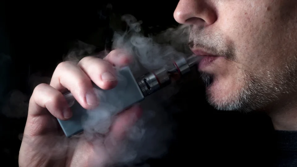 Dias contados? Anvisa e MPF unem forças para banir cigarros eletrônicos