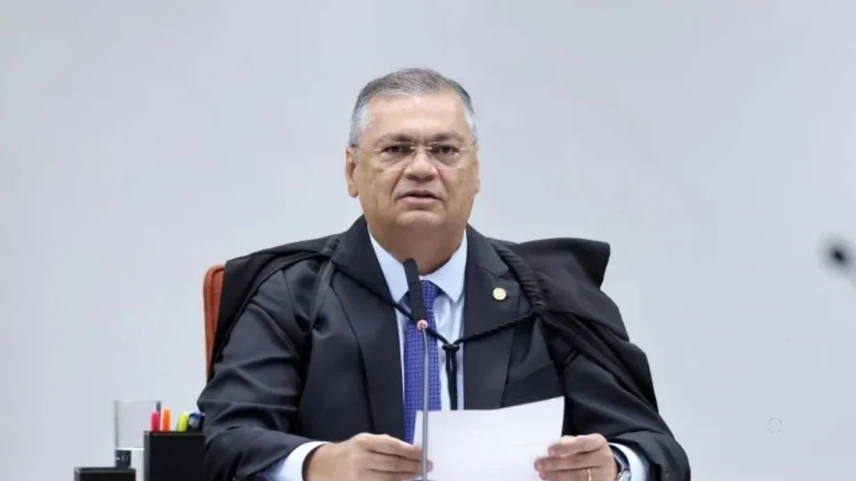 Decisão de Dino atinge auxílios e gratificações fora do teto