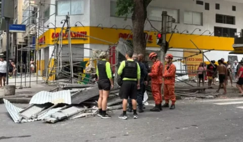 Andaime desaba em Copacabana e mata mulher no Rio