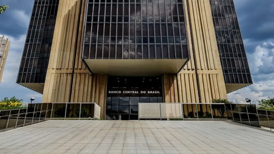 Banco Central decreta liquidação extrajudicial do Banco Pleno após crise financeira