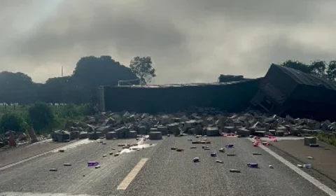 Acidente com carretas interdita BR-364 e deixa mortos entre Cacoal e Presidente Médici