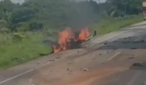 Colisão entre carreta e carro deixa ao menos quatro mortos na BR-364