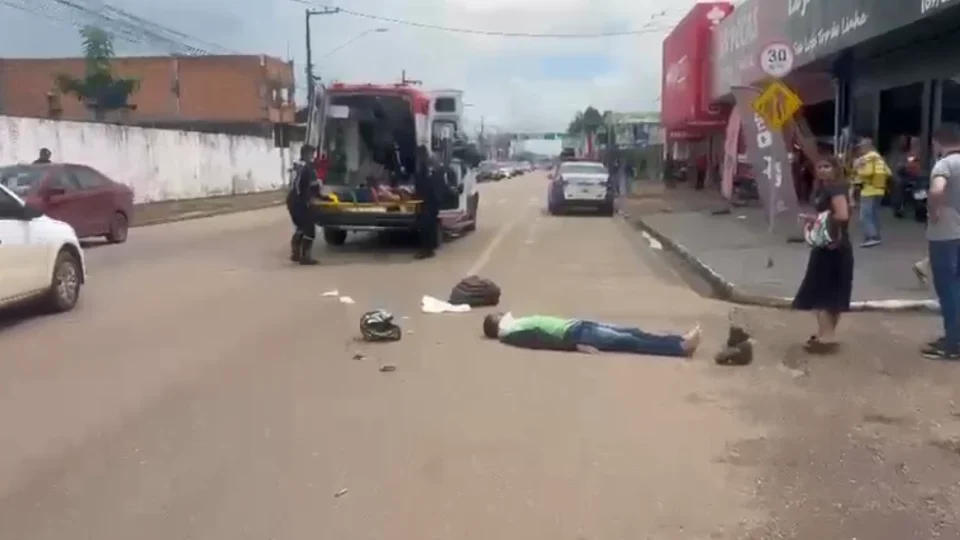 Colisão entre carro e motocicleta deixa dois feridos na zona Sul de Porto Velho