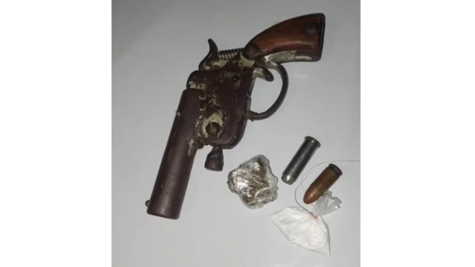 Homem é preso com arma caseira e entorpecentes na zona Leste de Porto Velho