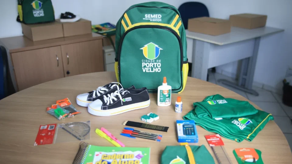 Prefeitura de Porto Velho garante kits escolares gratuitos para alunos da rede municipal