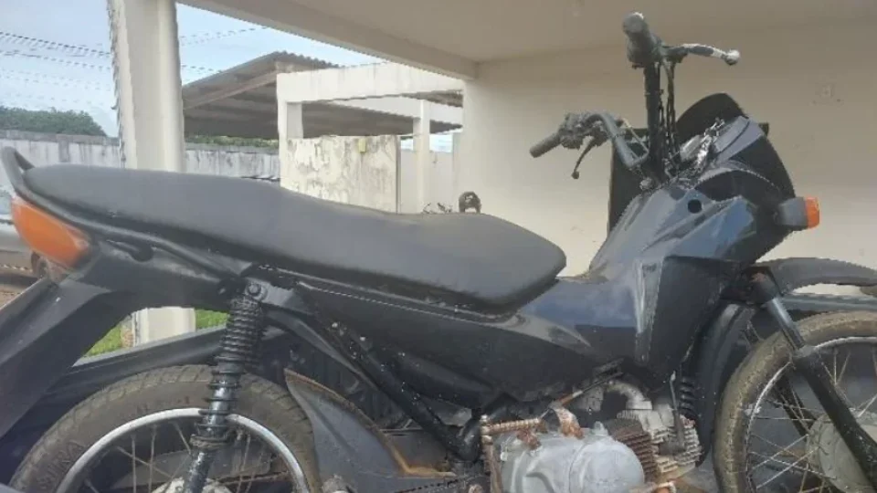 Polícia Militar apreende motocicleta e simulacro de arma em Nova Mamoré