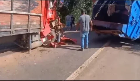 Colisão envolvendo caminhões e motocicleta mobiliza equipes na BR-364