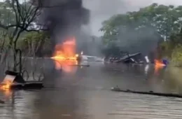 PF destrói dragas e balsas usadas na extração de ouro no rio Madeira